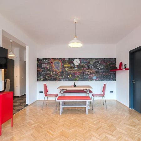 New Design Apartment By Gozsdu Court Budapest Bagian luar foto