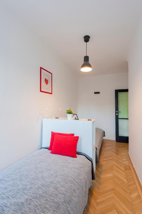 New Design Apartment By Gozsdu Court Budapest Bagian luar foto