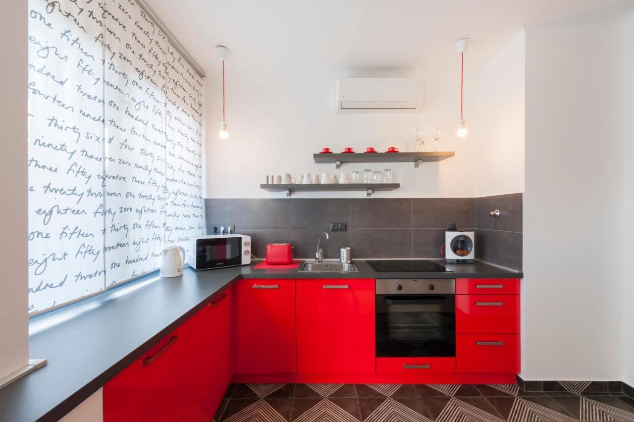 New Design Apartment By Gozsdu Court Budapest Bagian luar foto