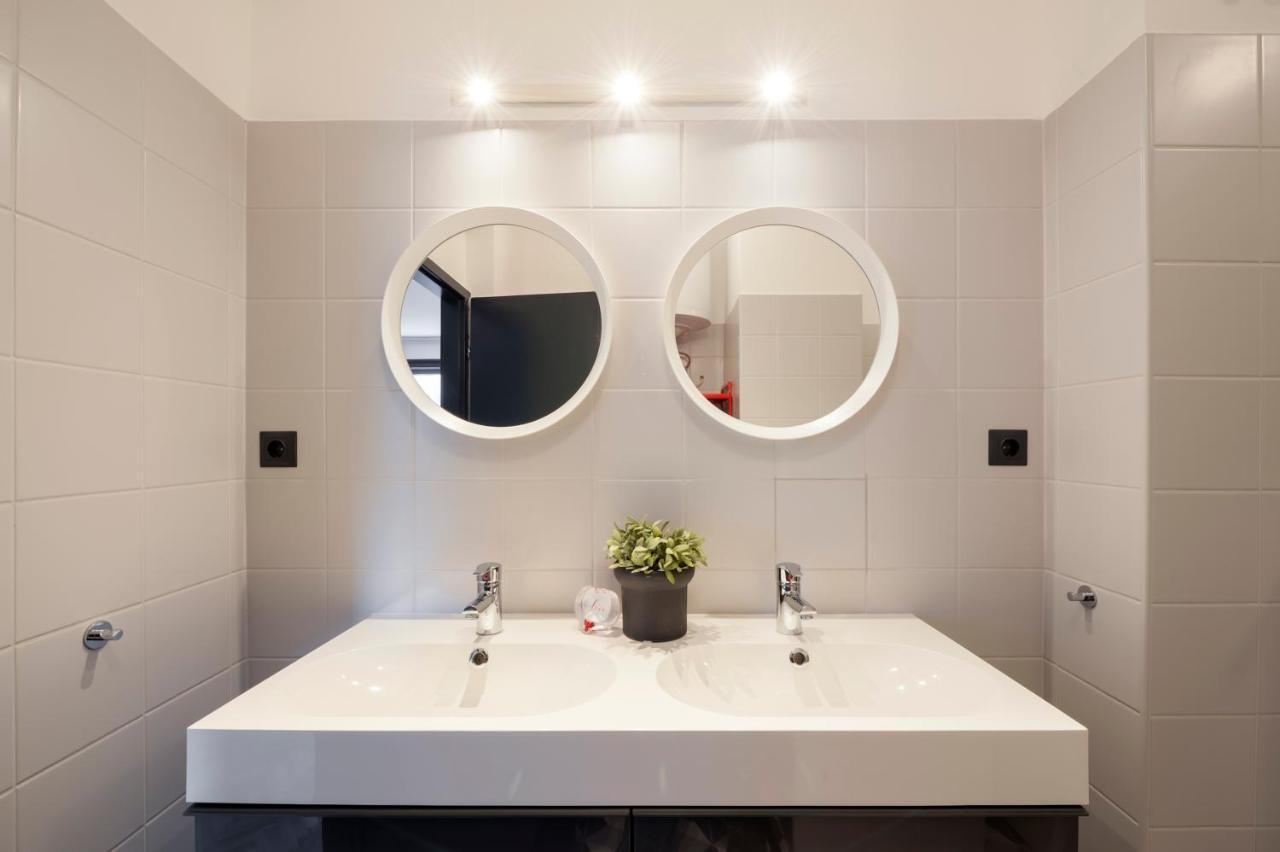 New Design Apartment By Gozsdu Court Budapest Bagian luar foto