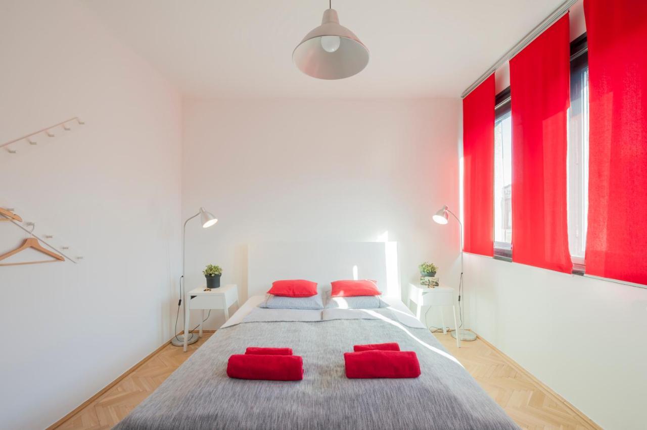 New Design Apartment By Gozsdu Court Budapest Bagian luar foto