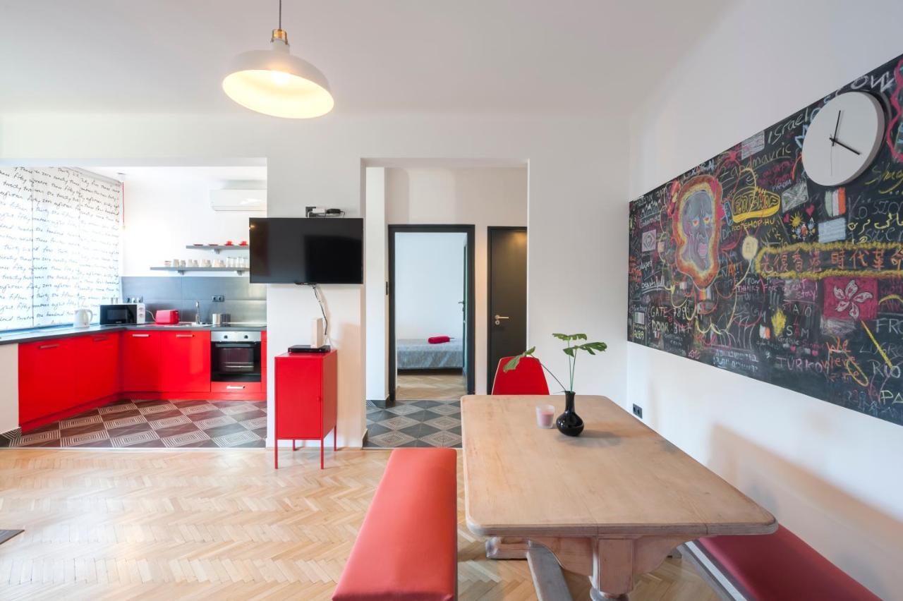 New Design Apartment By Gozsdu Court Budapest Bagian luar foto